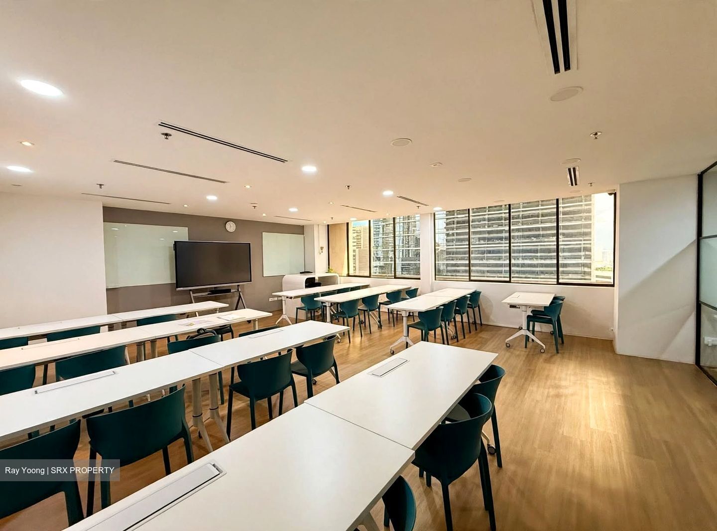 International Plaza (D2), Office #629292401